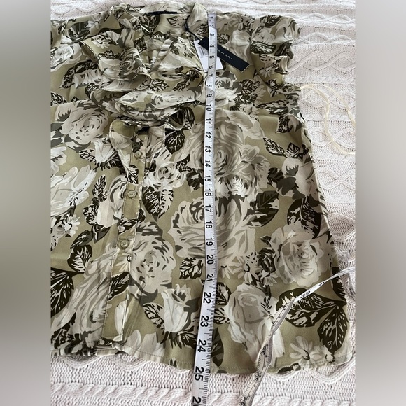 T Tahari Floral Ruffle Blouse - Olive and White Women’s Size Medium - Picture 14 of 16